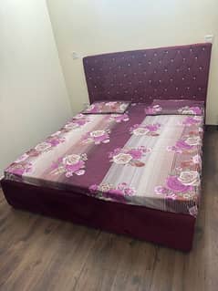 New double bed with velvet pohsish full size.