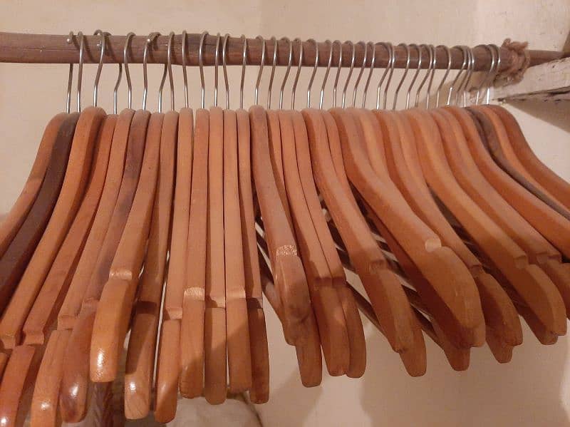 wooden hangers 0