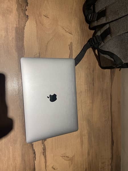 Macbook pro 2017 13 inch still avilable 0