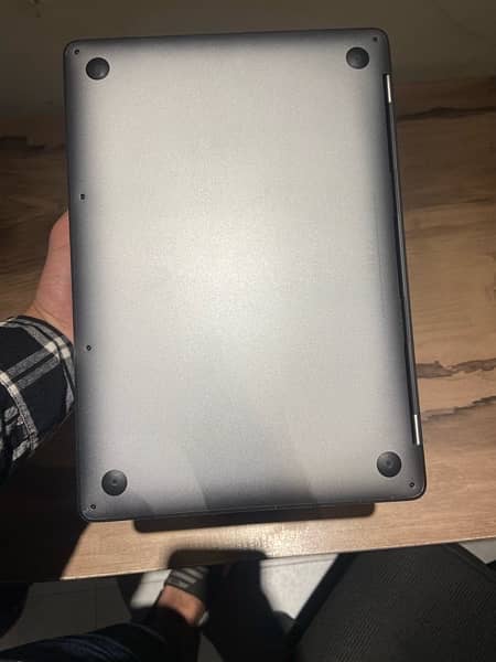Macbook pro 2017 13 inch still avilable 1