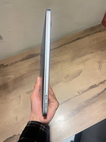 Macbook pro 2017 13 inch still avilable 5