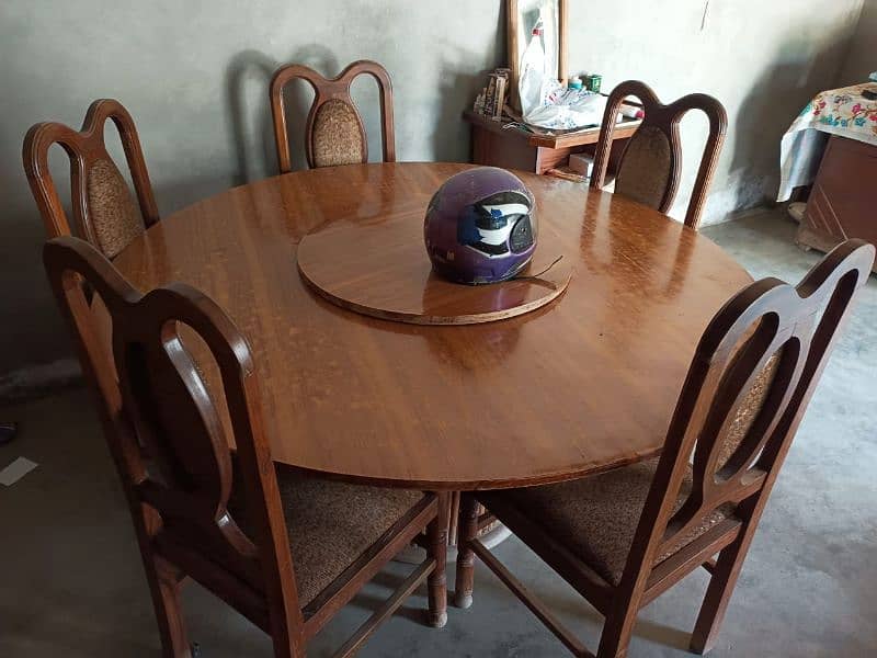 Dining Table with 6 chairs 0