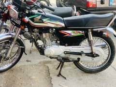 Honda CG 125 2015  for urgent sale read add  only call plz 0