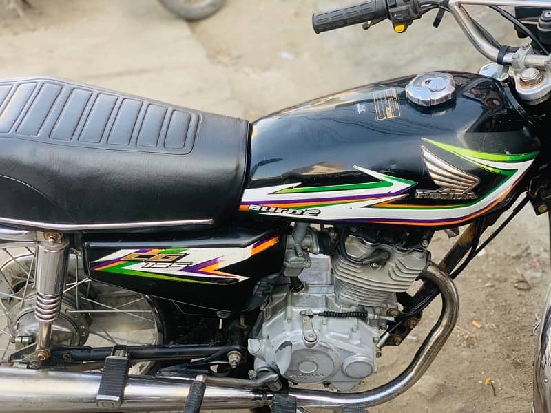 Honda CG 125 2015  for urgent sale read add  only call plz 1