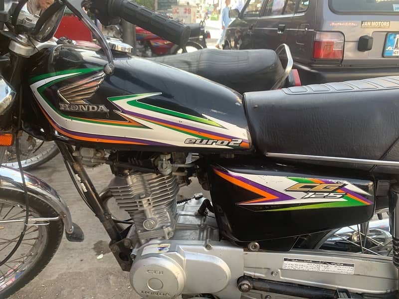 Honda CG 125 2015  for urgent sale read add  only call plz 4