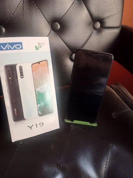 vivo y19 (8Gb/256Gb) Ram with box and charger lush condition 1