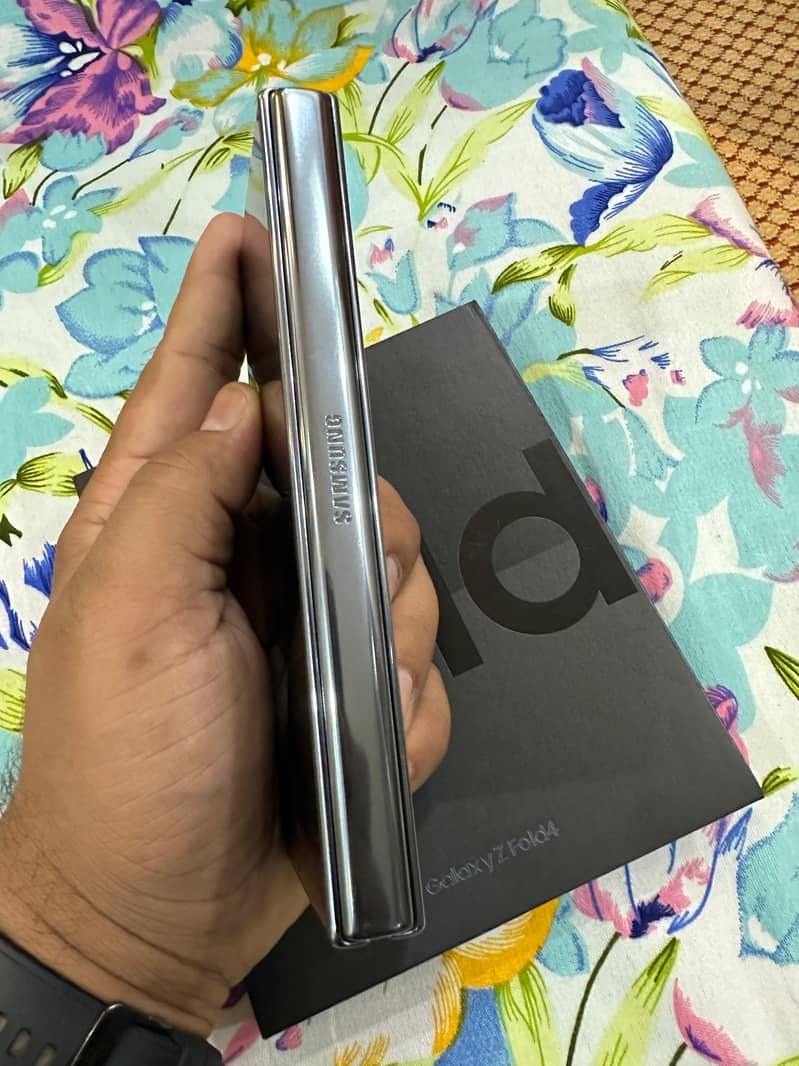 Samsung Galaxy Z Fold4  | 12/512GB | With Box And Cable 2