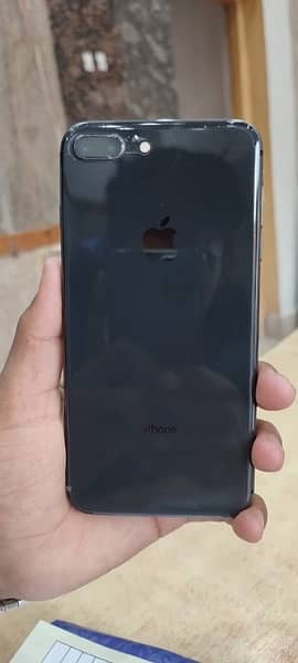 iPhone8+ 10/10 condition with box 0