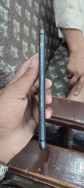 iPhone8+ 10/10 condition with box 2