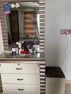 Deco dressing table in wood