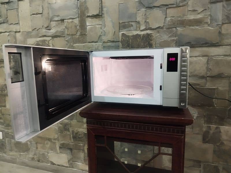 High end Dawlance microwave oven 2