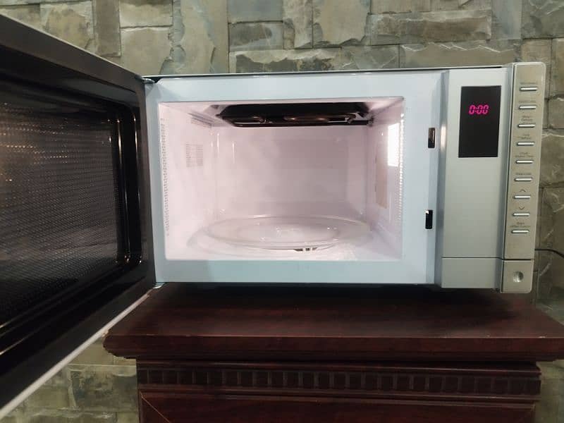 High end Dawlance microwave oven 3