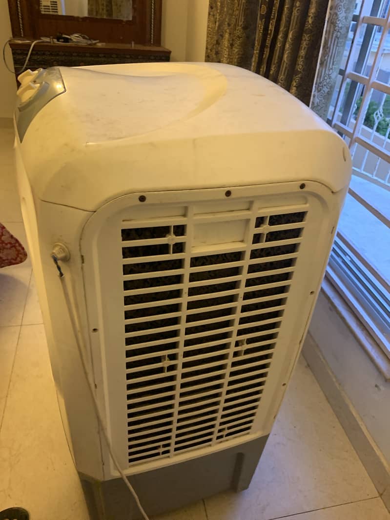 Air cooler condition 10/8 all three motor are working full size air co 2