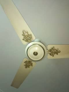 old ceiling fan in good condition 10/10. no fault