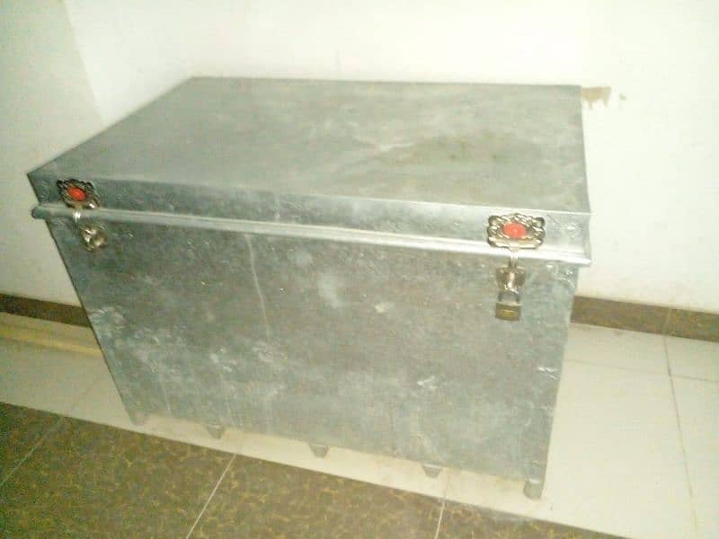 Full Size trunk/peti for sell
Latifabad 0