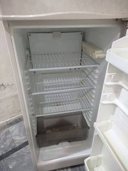 fridge Dawlance 4