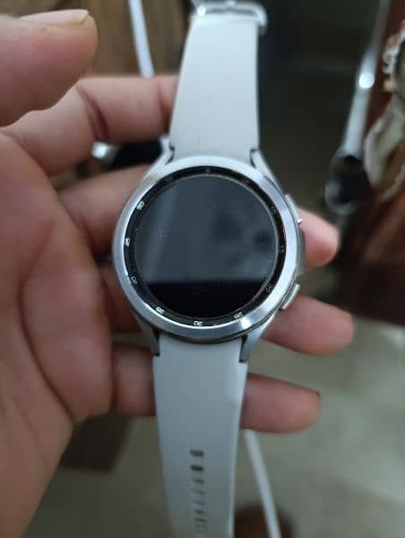 Samsung Galaxy Watch 4 Classic 0