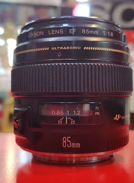 CANON EF 85mm 1.8 1