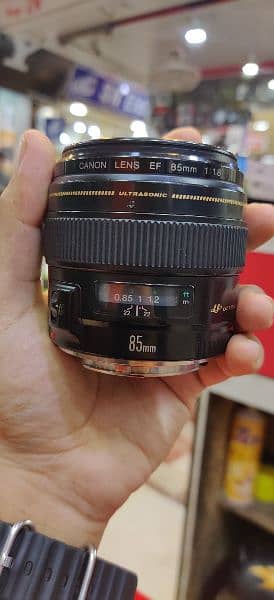 CANON EF 85mm 1.8 2