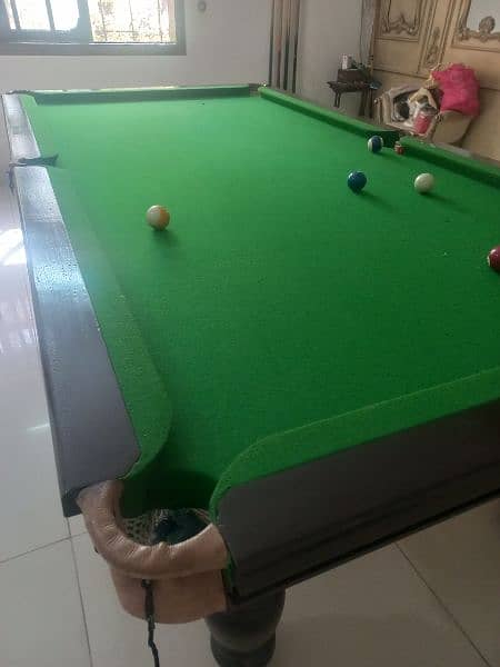 pool table or 8 ball snooker in mint condition 3