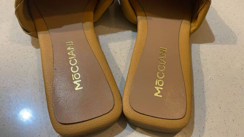 Mocciani Mustard shoes flat almost new worn twice 1