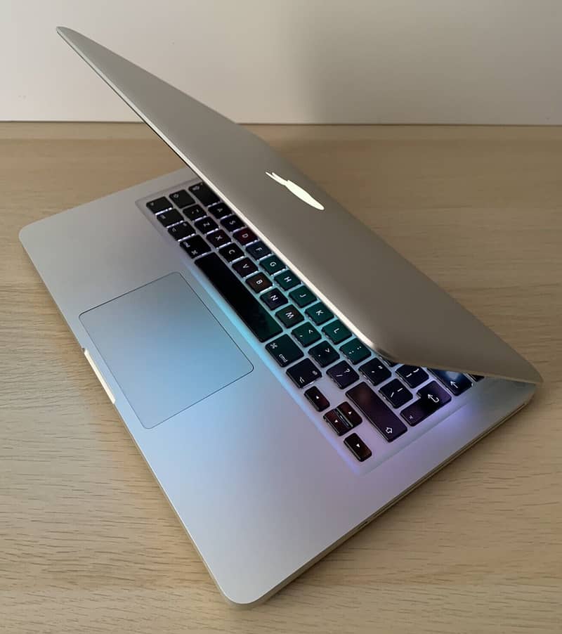 Apple MacBook Pro - 13" Display - Intel 2.5GHz - 4GB RAM - 128GB SSD 0