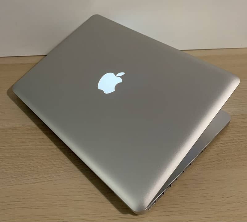 Apple MacBook Pro - 13" Display - Intel 2.5GHz - 4GB RAM - 128GB SSD 4