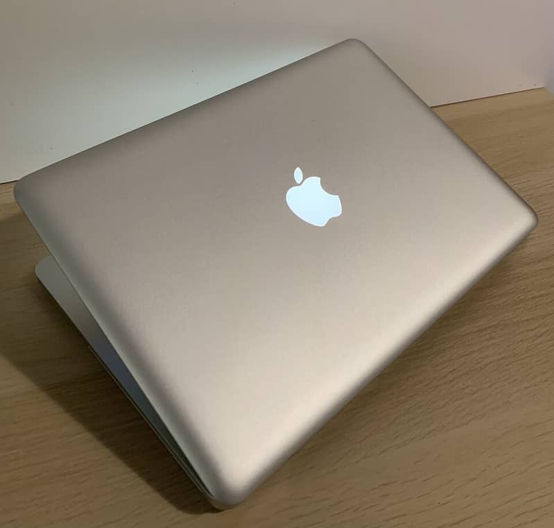 Apple MacBook Pro - 13" Display - Intel 2.5GHz - 4GB RAM - 128GB SSD 5