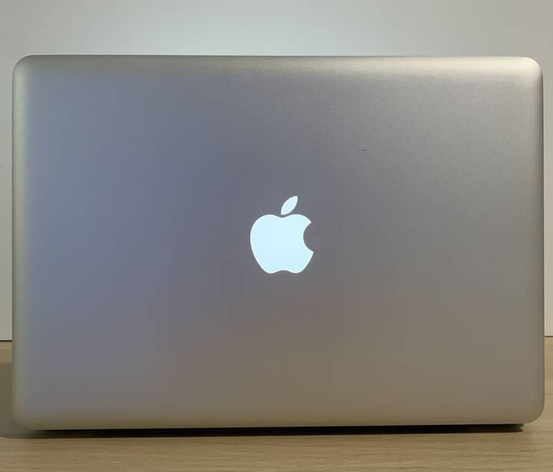 Apple MacBook Pro - 13" Display - Intel 2.5GHz - 4GB RAM - 128GB SSD 6