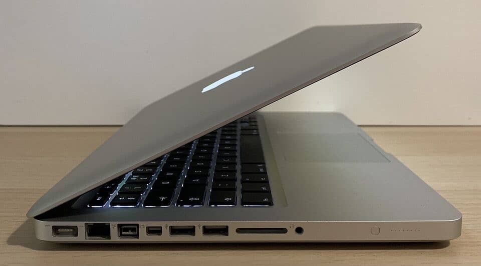 Apple MacBook Pro - 13" Display - Intel 2.5GHz - 4GB RAM - 128GB SSD 7