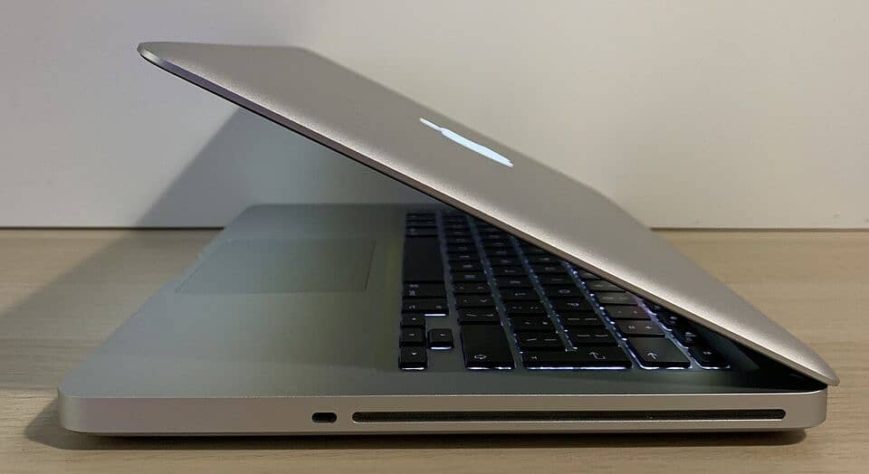 Apple MacBook Pro - 13" Display - Intel 2.5GHz - 4GB RAM - 128GB SSD 8
