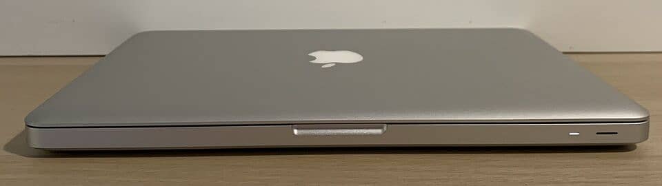 Apple MacBook Pro - 13" Display - Intel 2.5GHz - 4GB RAM - 128GB SSD 9