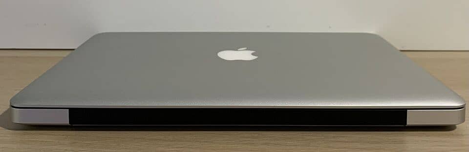 Apple MacBook Pro - 13" Display - Intel 2.5GHz - 4GB RAM - 128GB SSD 10