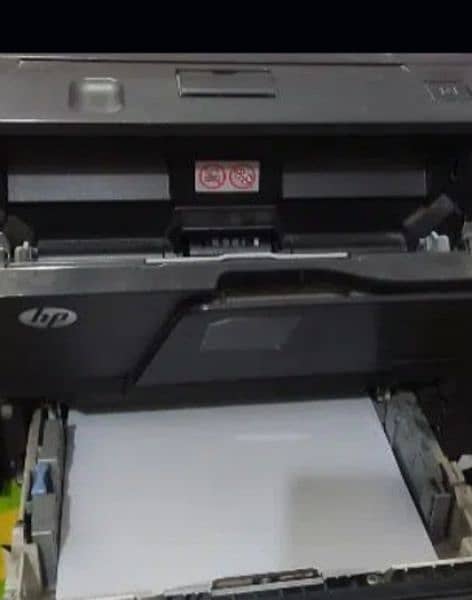 Hp printer in working  condition  with pinpack new Tonner 2