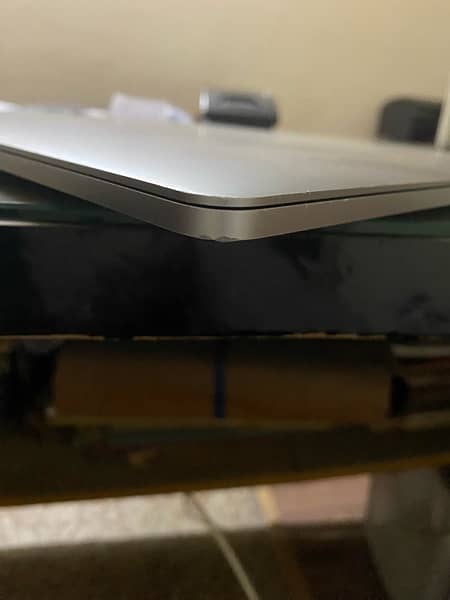 15 “ MacBook Pro 2016-17 with Touch Bar and 100% screen 0