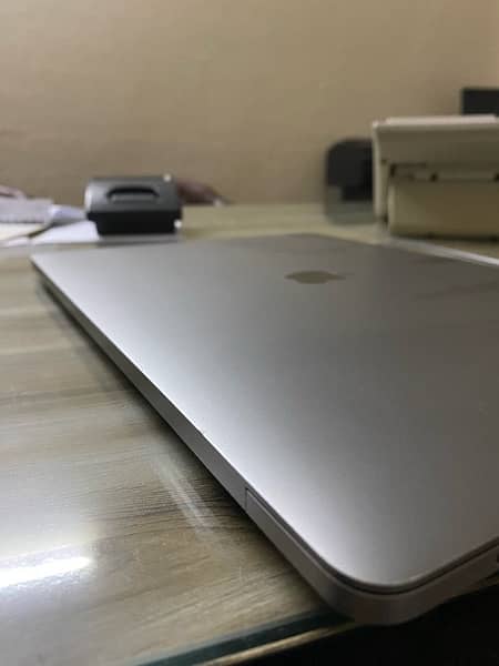15 “ MacBook Pro 2016-17 with Touch Bar and 100% screen 1
