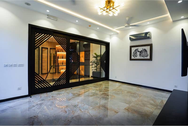 A Beautiful 1 Kanal House Is Available For Rent In PHASE 5 DHA, Lahore. 40