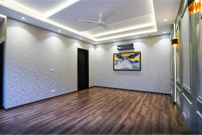A Beautiful 1 Kanal House Is Available For Rent In PHASE 5 DHA, Lahore. 42