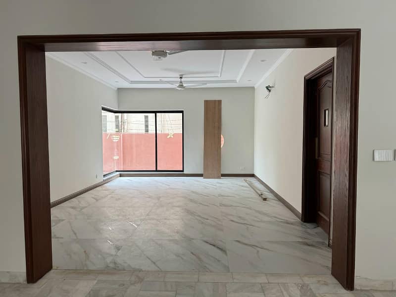 A Beautiful 1 Kanal House Is Available For Rent In PHASE 3 DHA, Lahore. 3