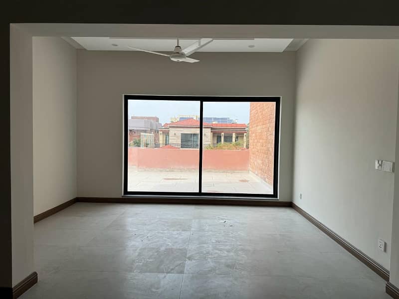A Beautiful 1 Kanal House Is Available For Rent In PHASE 3 DHA, Lahore. 13