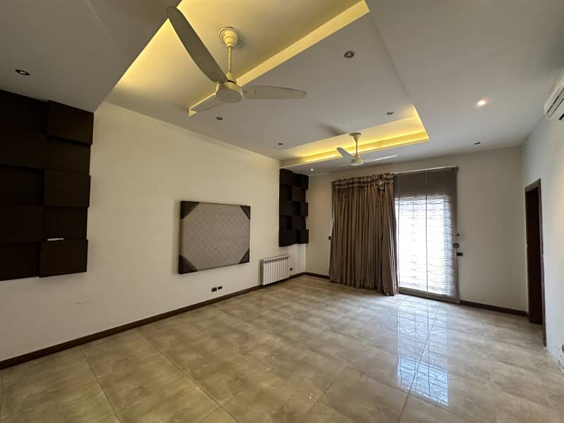 A Beautiful 1 Kanal House Is Available For Rent In PHASE 3 DHA, Lahore. 14