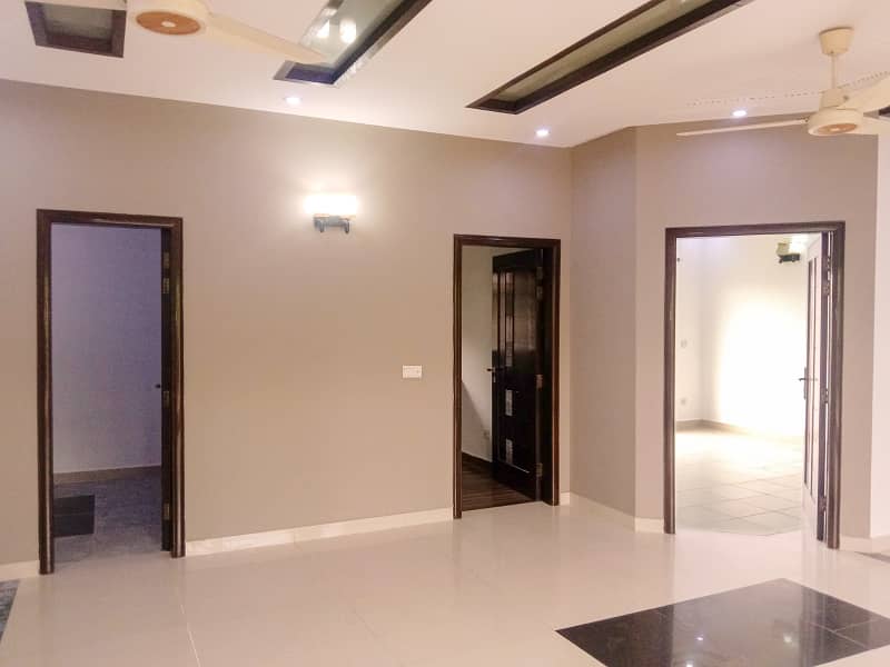 A Beautiful 1 Kanal Upper Portion Is Available For Rent In PHASE 6 DHA, Lahore. 4