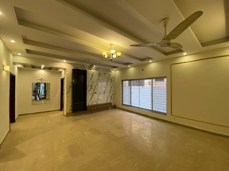 A Beautiful 1 Kanal House Is Available For Rent In PHASE 5 DHA, Lahore. 2