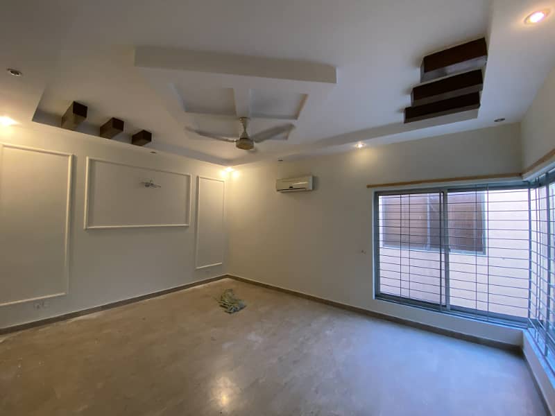 A Beautiful 1 Kanal House Is Available For Rent In PHASE 5 DHA, Lahore. 4