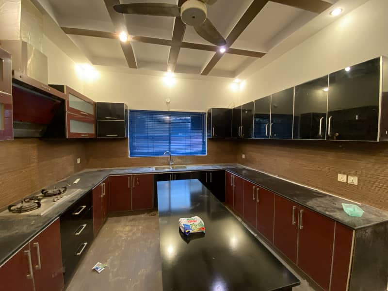 A Beautiful 1 Kanal House Is Available For Rent In PHASE 5 DHA, Lahore. 15
