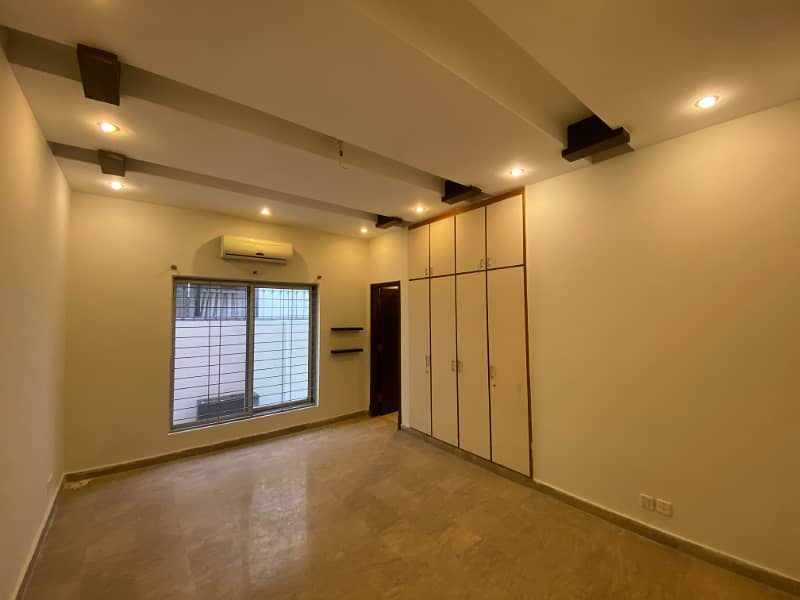 A Beautiful 1 Kanal House Is Available For Rent In PHASE 5 DHA, Lahore. 20