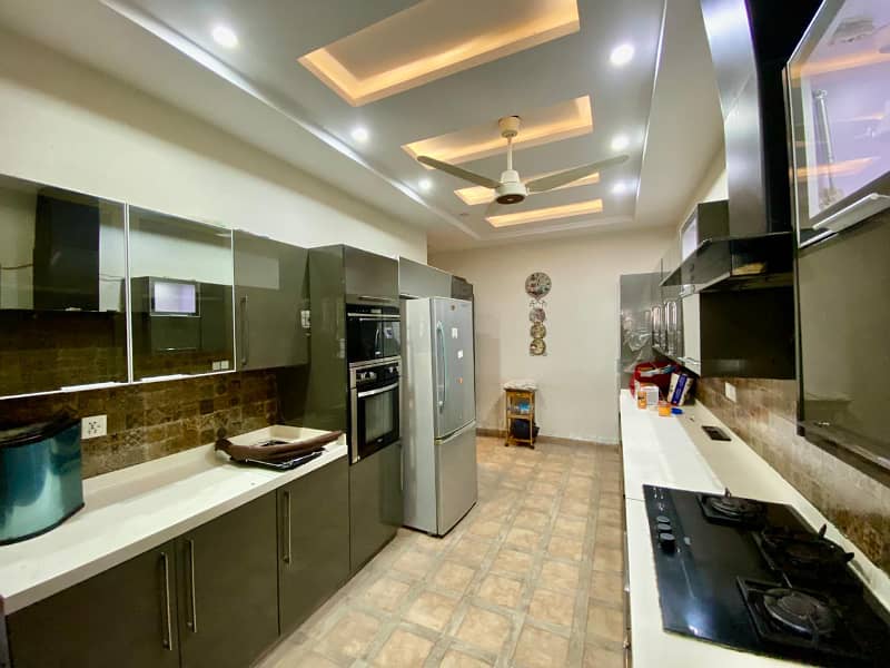 A Beautiful 10 Marla House Is Available For Rent In PHASE 5 DHA, Lahore. 8