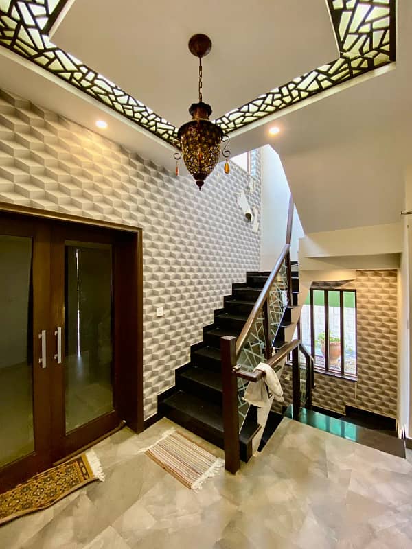 A Beautiful 10 Marla House Is Available For Rent In PHASE 5 DHA, Lahore. 9