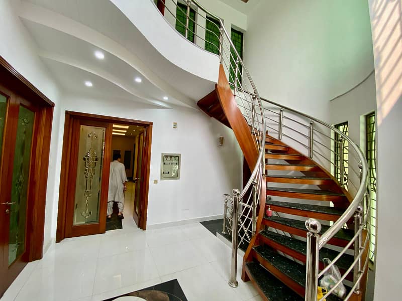 Most Amazing 1 Kanal House Is Available For Rent In PHASE 5 DHA, Lahore 10