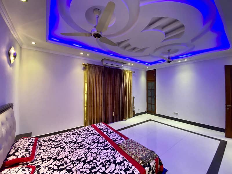 Most Amazing 1 Kanal House Is Available For Rent In PHASE 5 DHA, Lahore 17